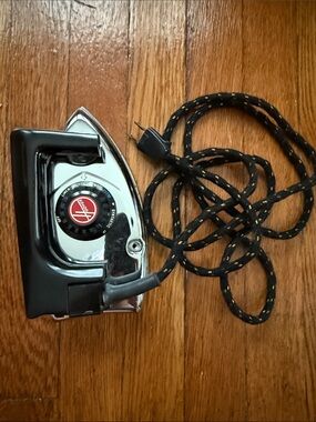 Vintage Hoover midcentury travel iron 8”